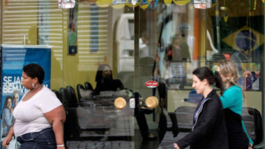 INSS suspende contrato com a Crefisa, acusada de atrasos em pagamentos, coação e vendas casadas