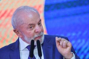 Leia mais sobre o artigo Lula diz que seguirá falando com chefes de Estado em busca de decisão sobre tarifas de Trump