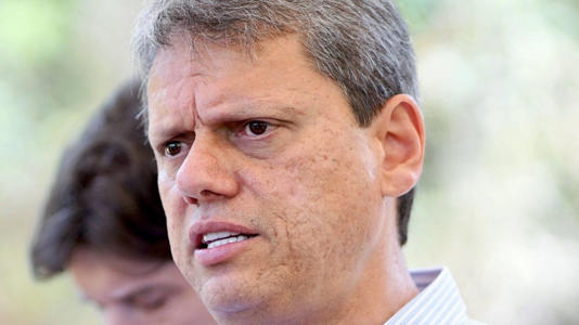 No momento, você está visualizando Tarcísio leva pleito à Casa Branca e defende negociação contra tarifaço