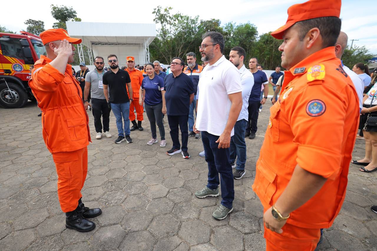 No momento, você está visualizando Em Coari, governador Wilson Lima entrega viatura de combate a incêndio com capacidade para 10 mil litros de água