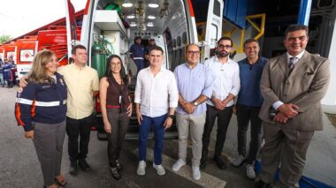 Prefeito David Almeida reforça atendimento pré-hospitalar com entrega de mais cinco novas ambulâncias ao Samu Manaus