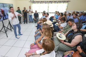 Leia mais sobre o artigo Prefeito David Almeida recebe delegações de 15 países para mostrar modelo inovador que atende 250 mil alunos e valoriza a agricultura familiar