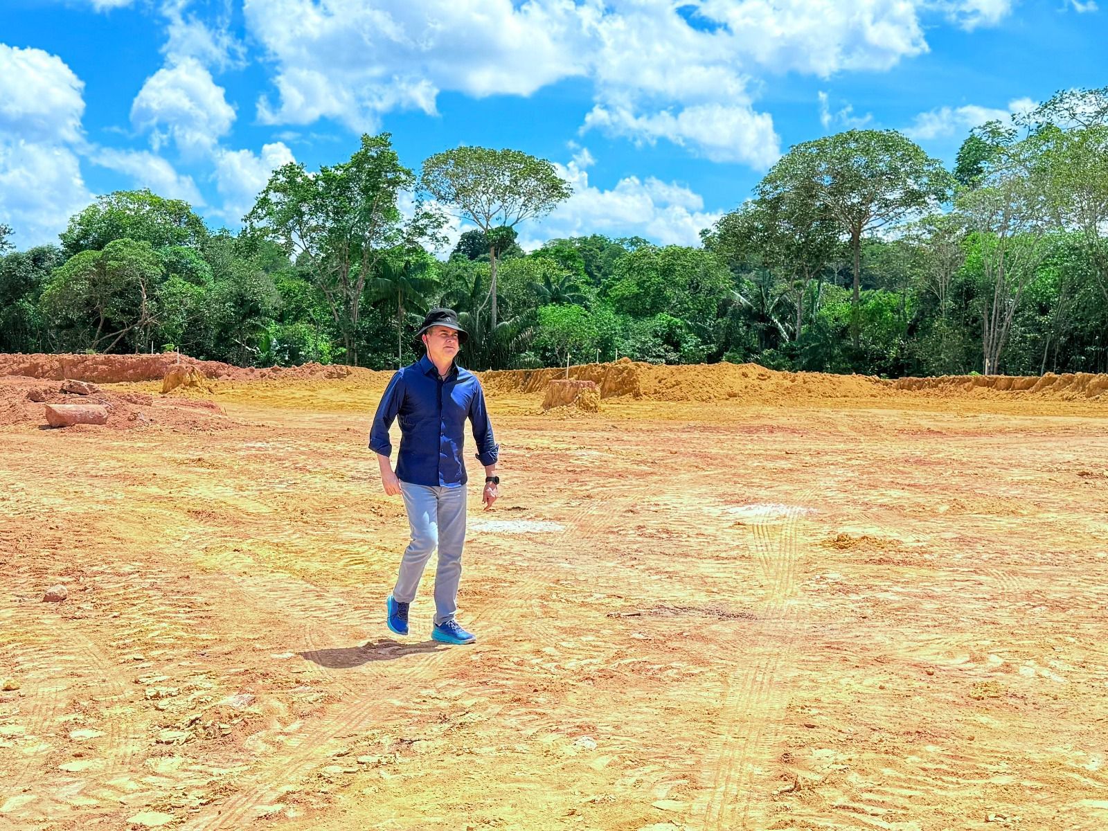 No momento, você está visualizando Prefeito David Almeida dá início às obras de mais um conjunto habitacional na zona Oeste