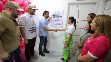 Governador Wilson Lima inaugura ponto fixo do Crédito Rosa em Beruri