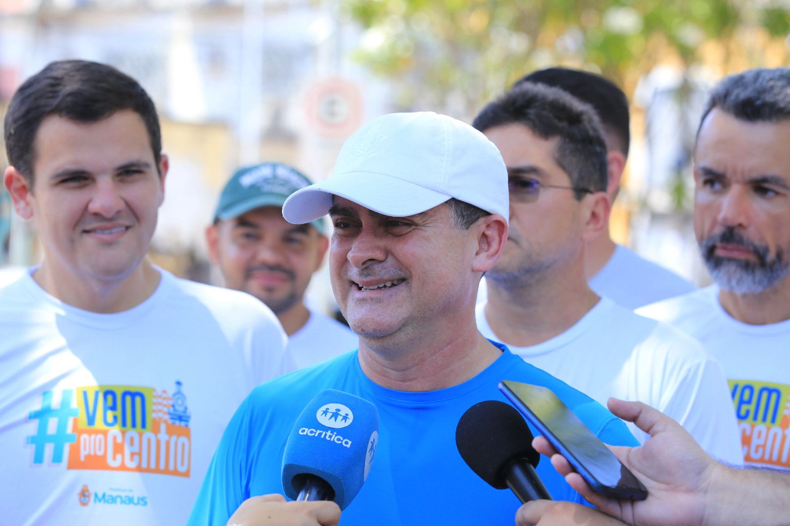 No momento, você está visualizando Prefeito David Almeida vistoria ação de despoluição visual no Centro em operação que já soma mais de 1,2 tonelada de fios e cabos removidos