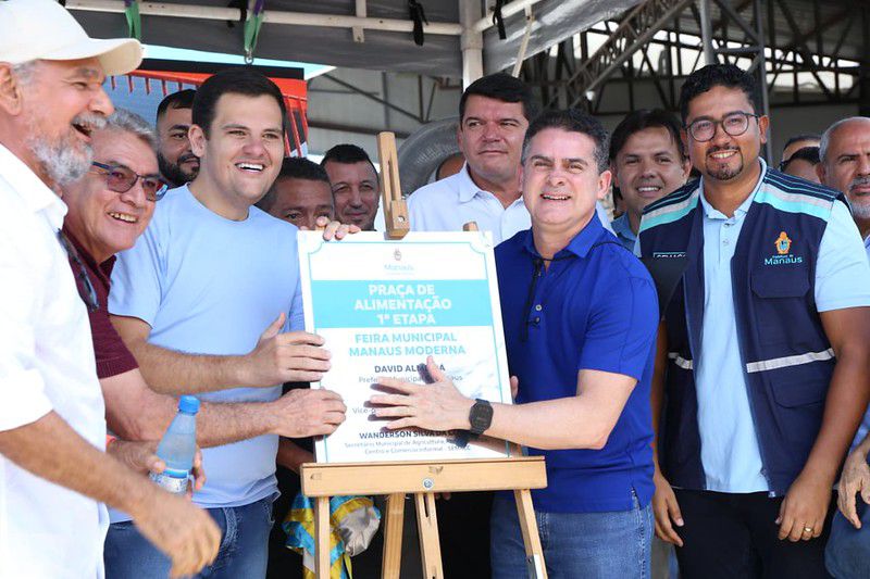 No momento, você está visualizando No Dia do Feirante, prefeito David Almeida entrega 1ª etapa da nova praça de alimentação da feira da Manaus Moderna