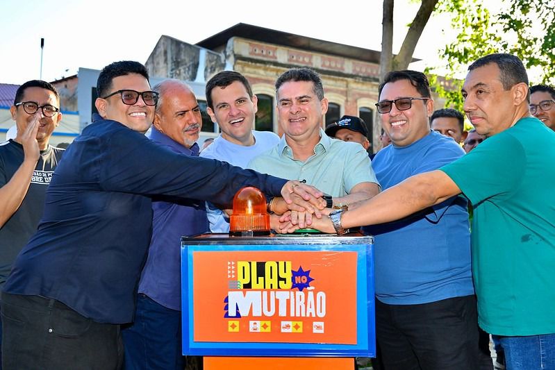 No momento, você está visualizando Prefeito David Almeida inicia ‘Mutirão no Bairro’ no Centro com foco em melhorias para o comércio, turismo e a valorização do espaço urbano