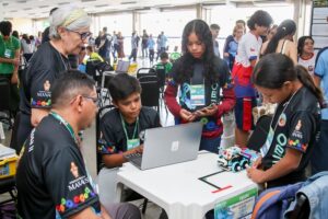 Leia mais sobre o artigo Estudantes da Prefeitura de Manaus participam da etapa estadual da ‘Olimpíada Brasileira de Robótica’ no Sesi