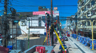 Prefeitura realiza nova operação de retirada de cabos e fios em desuso na rua Marcílio Dias