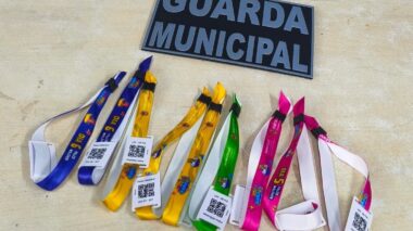Guarda Municipal impede venda ilegal de pulseiras do ‘#SouManaus 2025’