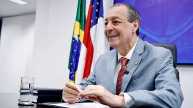 Articulação de Omar Aziz garante empréstimo de US$ 750 milhões para pequenos empreendedores