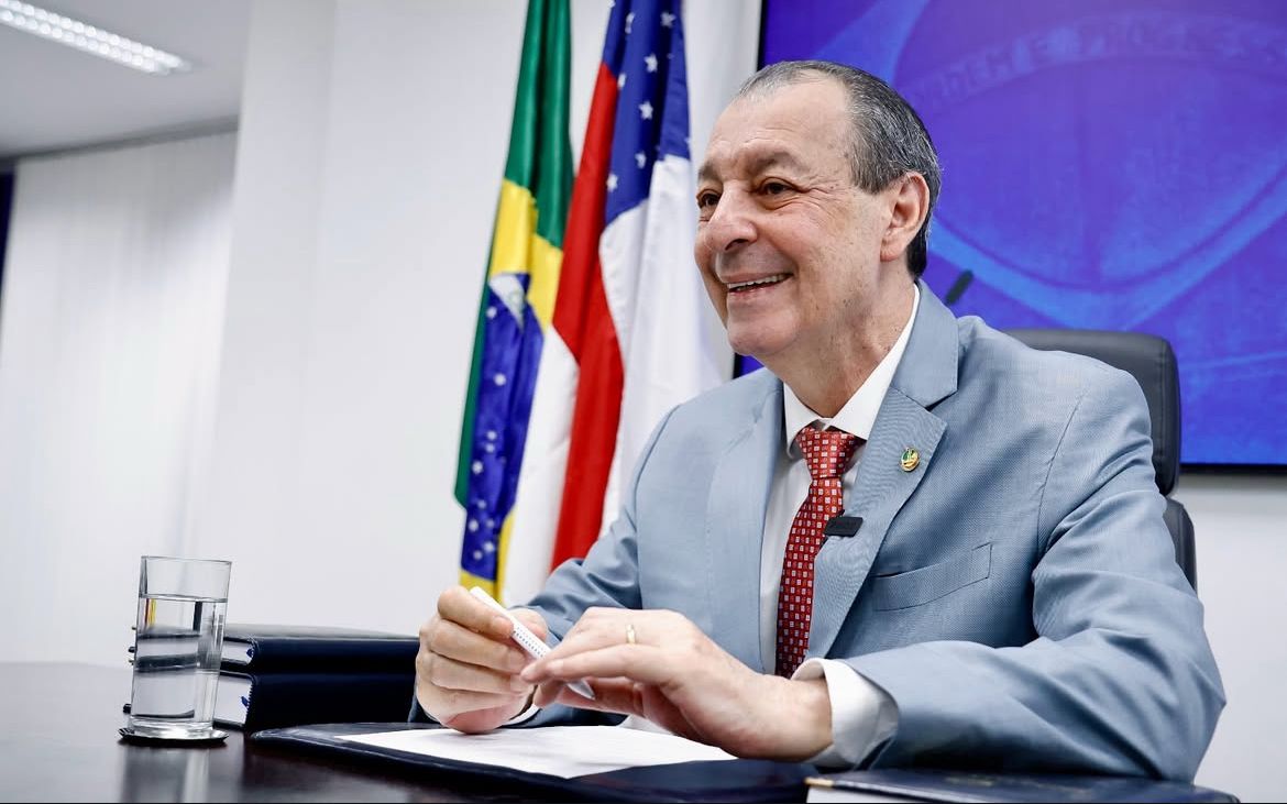 No momento, você está visualizando Articulação de Omar Aziz garante empréstimo de US$ 750 milhões para pequenos empreendedores
