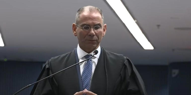 No momento, você está visualizando Mente descaradamente o tempo inteiro, diz defesa de Braga Netto sobre Cid