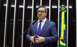 Leia mais sobre o artigo Fraude do INSS: Câmara aprova texto-base da proibição de descontos de mensalidades em benefícios