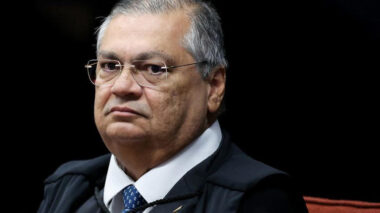 Dino vota pela condenação de Bolsonaro e demais 7 réus por tentativa de golpe; placar de 2 a 0