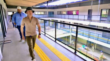 Prefeito David Almeida vistoria UBSs de porte 4 e acompanha obras da nova sede do Implurb