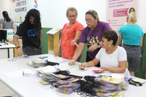 Leia mais sobre o artigo Prefeitura inicia entrega de pulseiras do ‘#SouManaus Passo a Paço 2025’ para pessoas com deficiência
