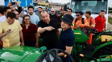 Omar Aziz reforça compromisso com a agricultura familiar com entrega de equipamentos e novos chamamentos públicos
