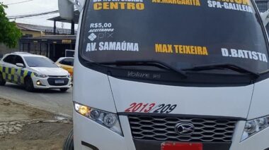 Prefeitura remove veículo executivo irregular em operação de fiscalização