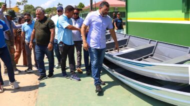 Em Canutama, governador Wilson Lima fortalece setores primário e social e entrega ajuda humanitária para famílias afetadas pela estiagem