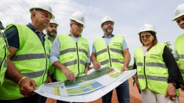 Em Novo Airão, governador Wilson Lima vistoria obras da AM-352 e destaca investimentos de R$ 257 milhões para infraestrutura do município