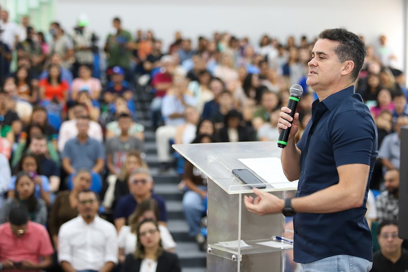 No momento, você está visualizando Prefeito David Almeida lança edital do Bolsa Universidade 2026 com mais de 40 mil oportunidades de graduação em Manaus
