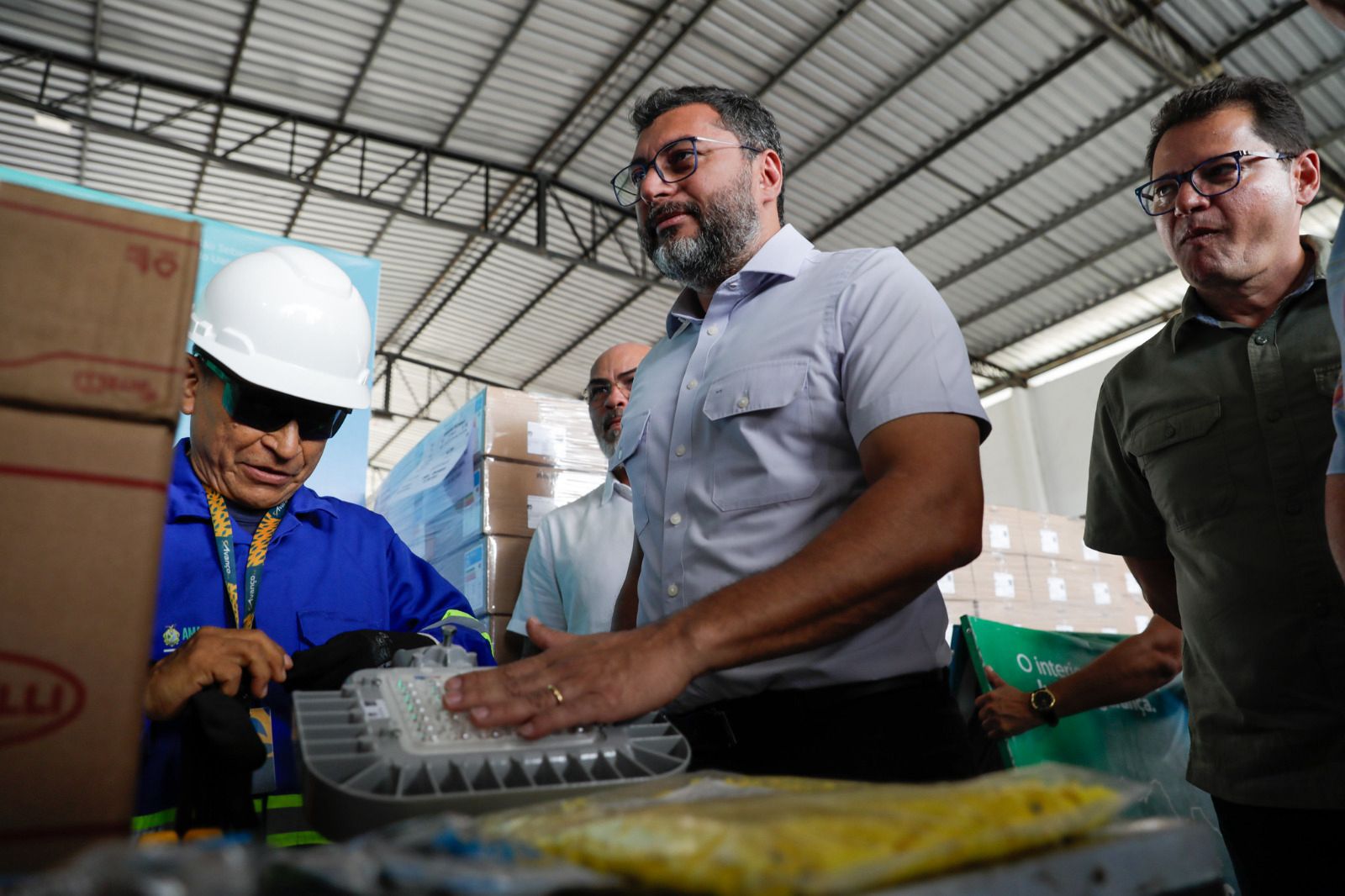 No momento, você está visualizando Governador Wilson Lima acompanha envio de luminárias e estado atinge a meta de 100% de cobertura do Ilumina+ Amazonas no interior