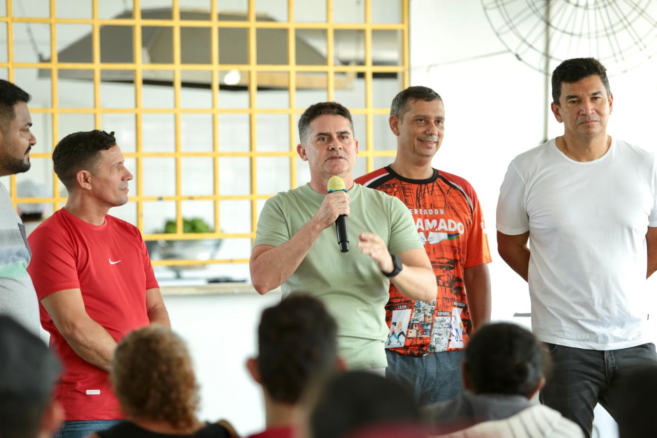 No momento, você está visualizando Prefeito David Almeida visita comunidade Pingo D’água e anuncia início da entrega das moradias para as famílias atingidas por deslizamento de terra