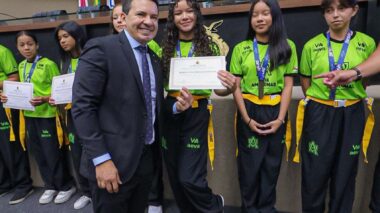 Delegado Péricles destaca apoio à AEVA e celebra conquista inédita do time feminino Sub-15 de Flag Football