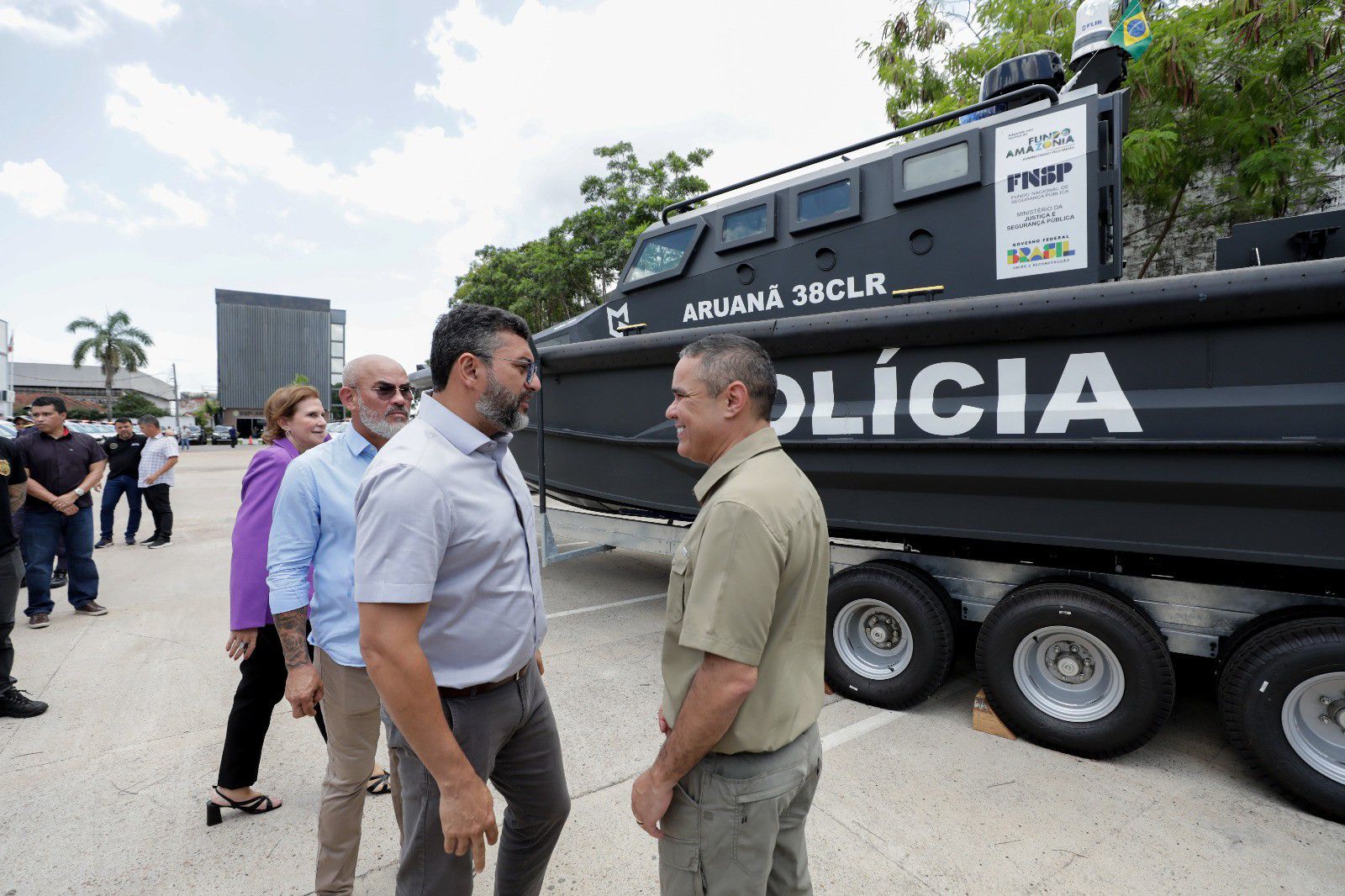 No momento, você está visualizando Durante entrega de viaturas e lanchas blindadas, governador Wilson Lima destaca apreensão recorde de drogas