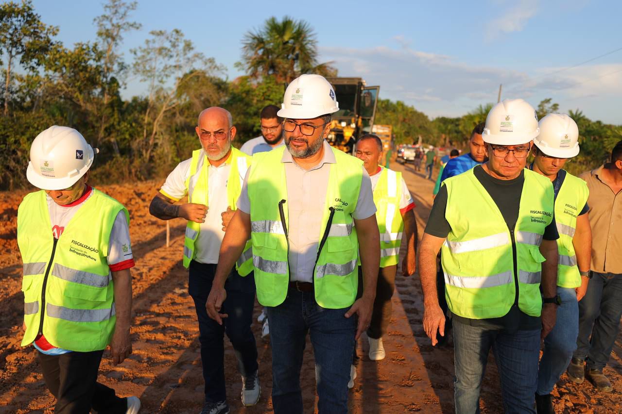 No momento, você está visualizando Governador Wilson Lima assina convênio para recuperação viária e vistoria obras em estradas de Carauari