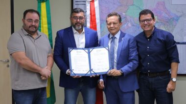 Governador Wilson Lima assina ordem de serviço para recuperação viária em Boca do Acre