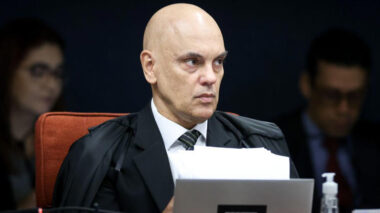 Moraes cobra explicações da defesa de Martins por tornozeleira eletrônica