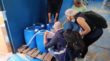 Prefeitura de Manaus realiza operação ‘Zero Metanol’ para fiscalizar comércios de bebidas na cidade