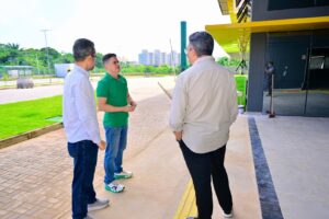 Leia mais sobre o artigo Prefeito David Almeida fiscaliza obras da nova sede do Implurb no parque Mosaico