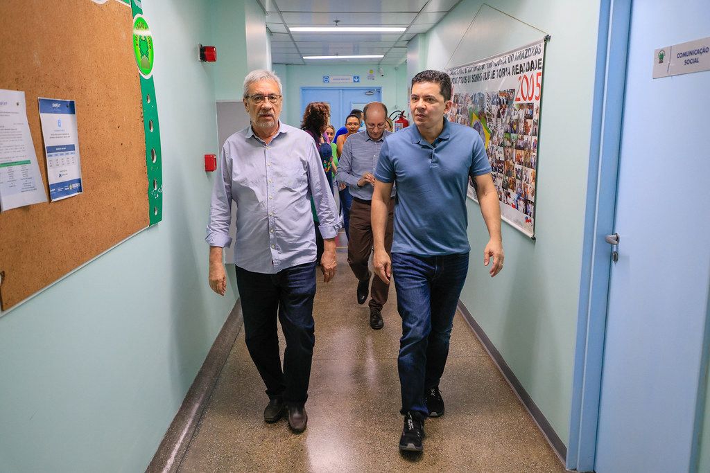No momento, você está visualizando Delegado Péricles destina R$ 500 mil para reforma da cobertura do setor de radioterapia da Fcecon danificado pelas chuvas