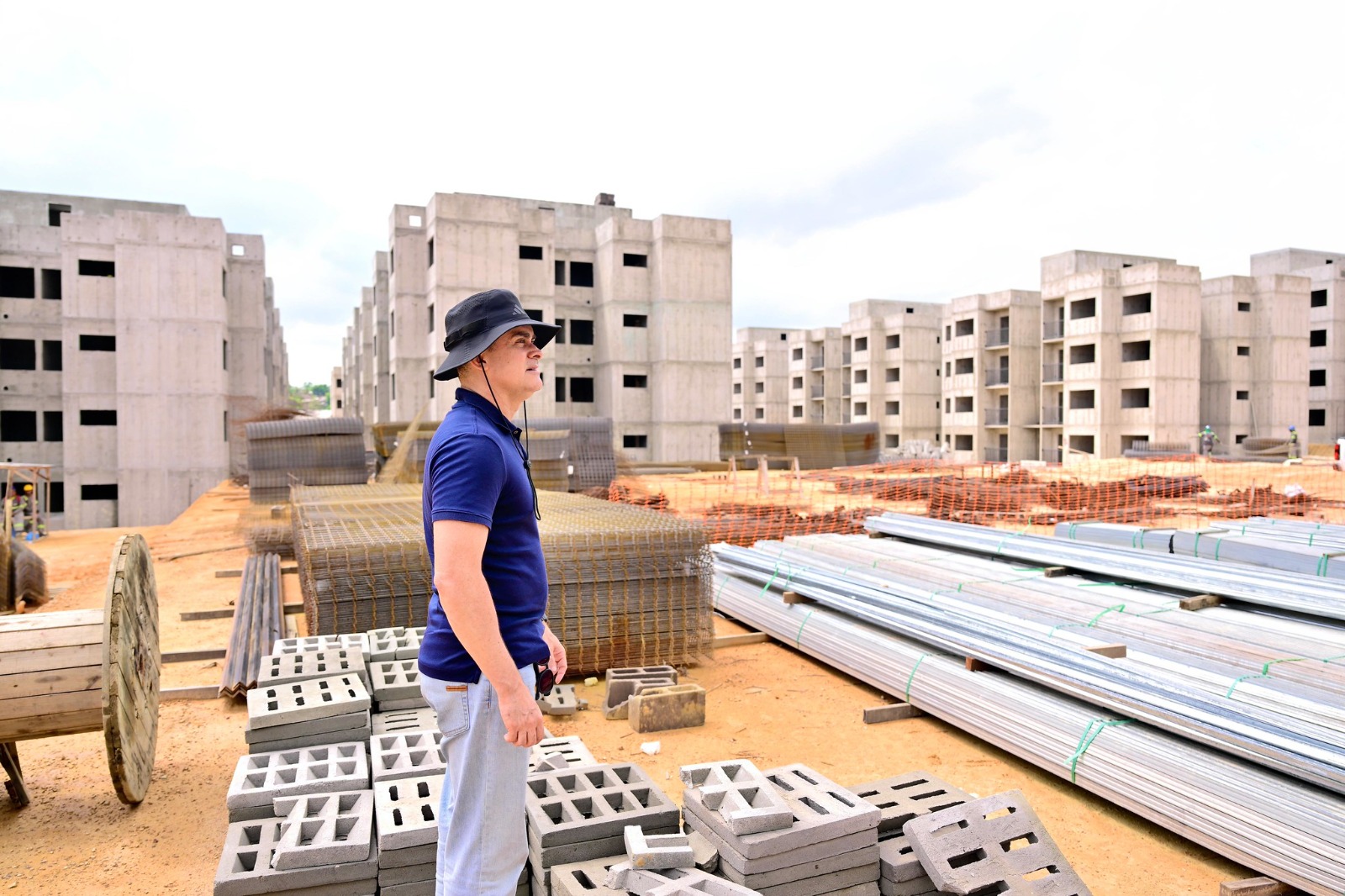 No momento, você está visualizando Prefeito David Almeida anuncia entrega do habitacional Mário Haddad para fevereiro e prevê novas moradias até julho de 2026