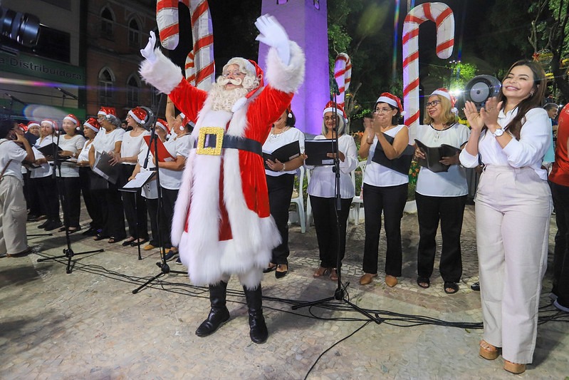 No momento, você está visualizando Prefeitura de Manaus entrega decoração de Natal na praça dos Remédios com Cantata Natalina
