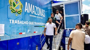 Outubro Rosa: Governador Wilson Lima destaca importância das Carretas de Saúde na prevenção ao câncer de mama