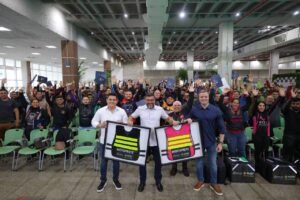 Leia mais sobre o artigo Governador Wilson Lima entrega kits de segurança para motofretistas e lança plataforma de cursos de trânsito EaD