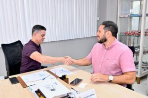 Leia mais sobre o artigo Prefeito David Almeida lança programa de benefícios para servidores da educação municipal