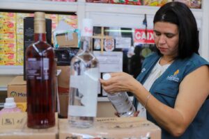 Leia mais sobre o artigo Prefeitura de Manaus apreende 13 mil litros de bebidas em situação irregular na operação ‘Zero Metanol’