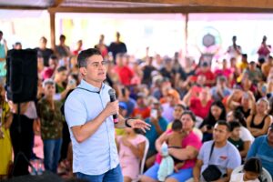 Leia mais sobre o artigo Prefeito David Almeida garante regularização fundiária para mais de 2 mil famílias na comunidade Nova Vida