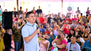 Prefeito David Almeida garante regularização fundiária para mais de 2 mil famílias na comunidade Nova Vida