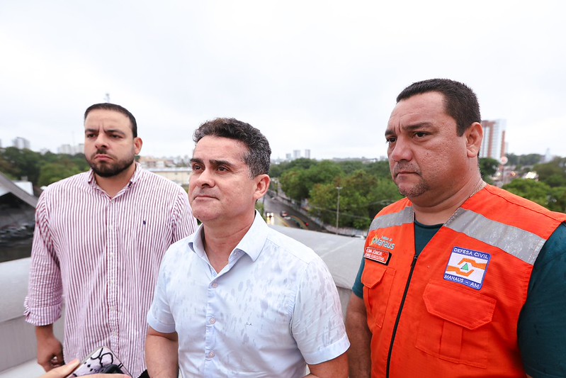 No momento, você está visualizando Prefeito David Almeida coordena ações da Prefeitura de Manaus durante fortes chuvas e alerta da Defesa Civil