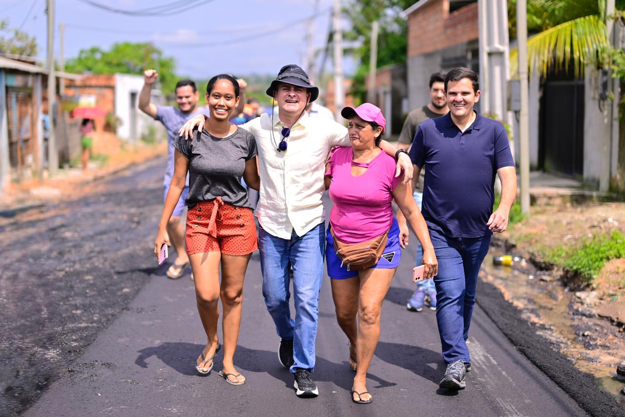 No momento, você está visualizando Prefeito David Almeida e vice Renato Junior vistoriam juntos obras de asfaltamento na comunidade dos Nobres, zona Norte de Manaus