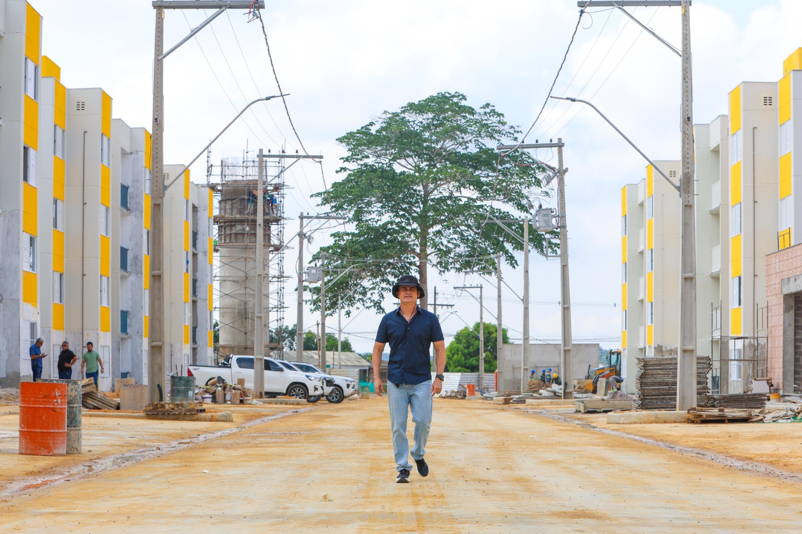 No momento, você está visualizando Prefeito David Almeida acompanha reta final de obras do residencial Carlos Braga destinado a 576 famílias em Manaus