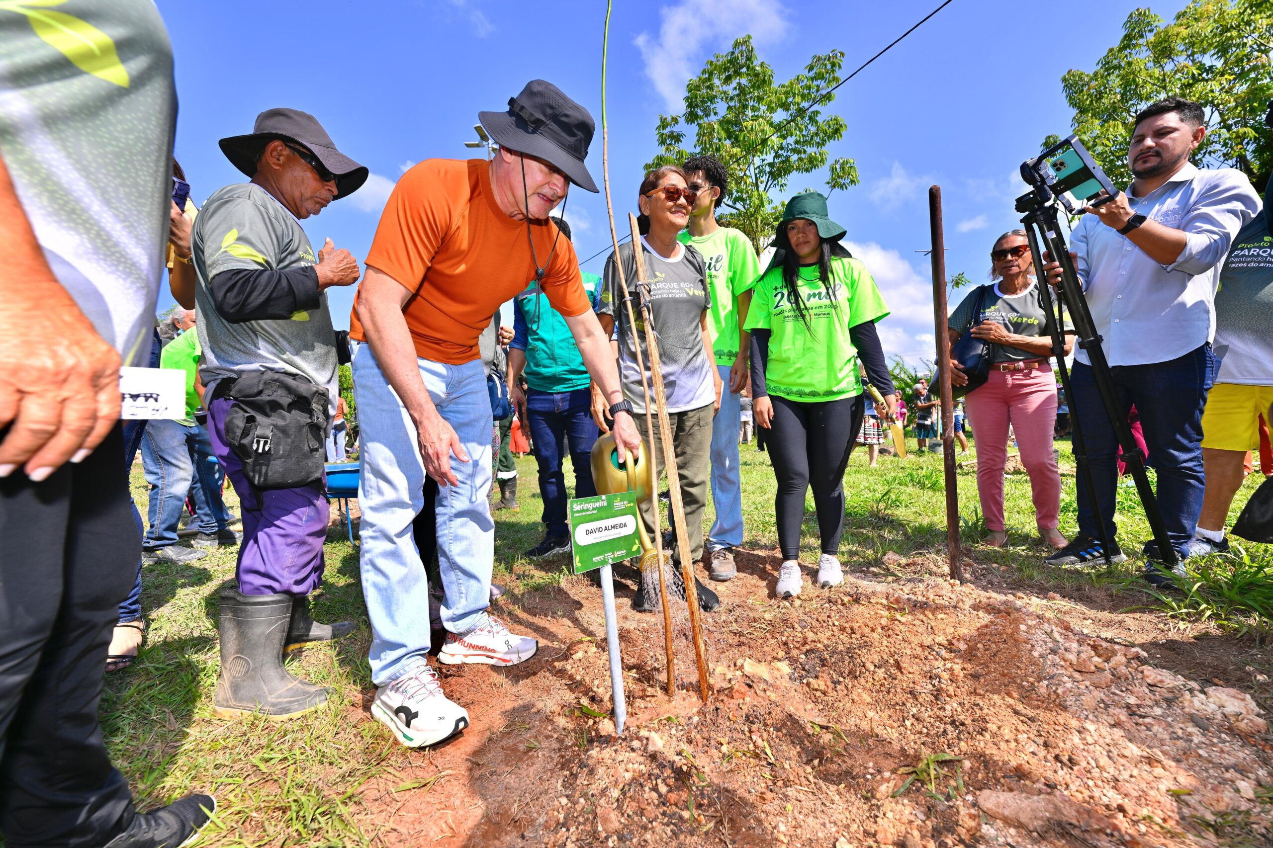 No momento, você está visualizando Prefeito David Almeida lança projeto ‘Parque 60+ Verde’ e promove o maior plantio em parque urbano de Manaus