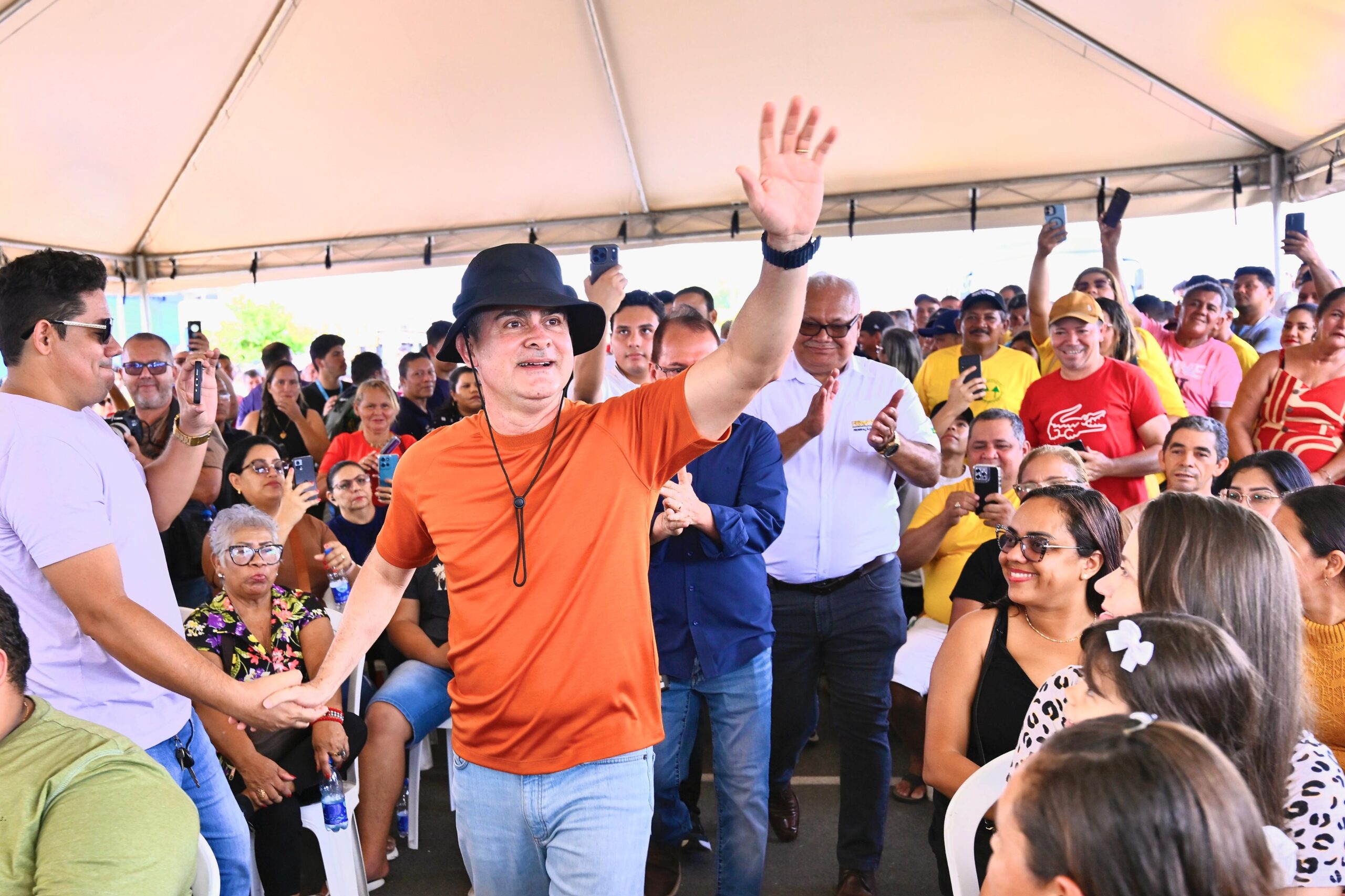 No momento, você está visualizando Prefeito David Almeida transforma transporte complementar com veículos modernos, acessíveis e sustentáveis em Manaus