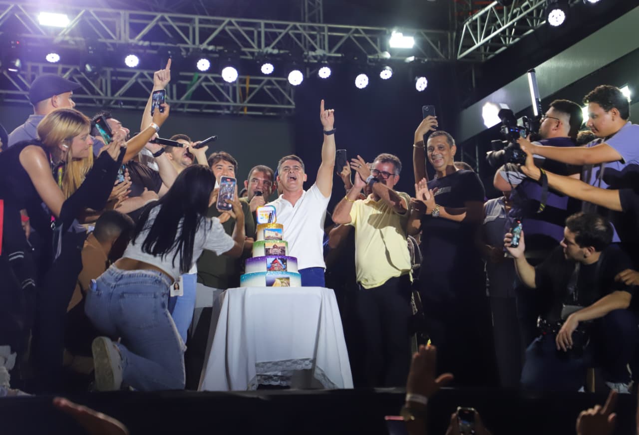 No momento, você está visualizando Prefeito David Almeida celebra Manaus e o povo em noite histórica de abertura dos 356 anos da capital